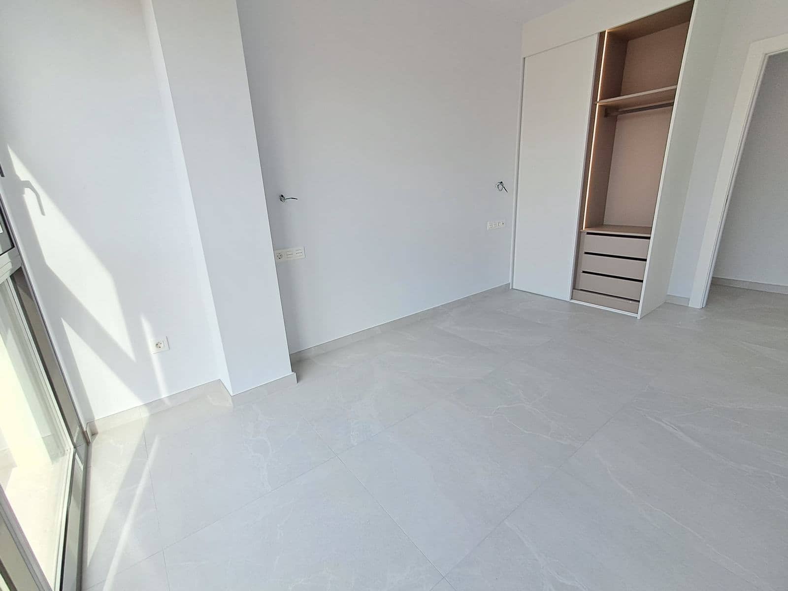 2 bedroom Apartment for sale in Torrevieja with pool - € 300,000 (Ref: 9416171)