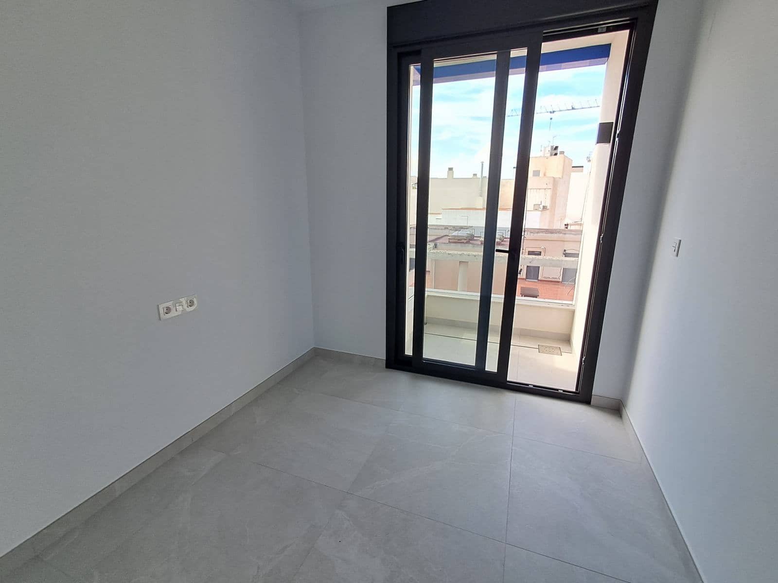2 bedroom Apartment for sale in Torrevieja with pool - € 300,000 (Ref: 9416171)