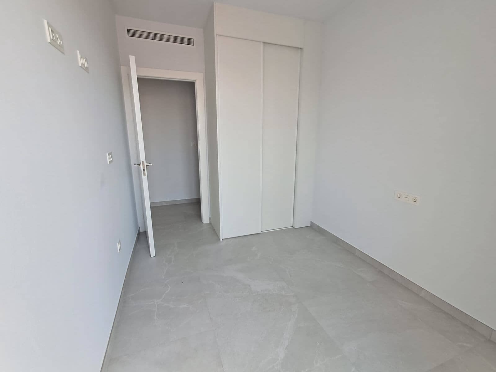 2 bedroom Apartment for sale in Torrevieja with pool - € 300,000 (Ref: 9416171)