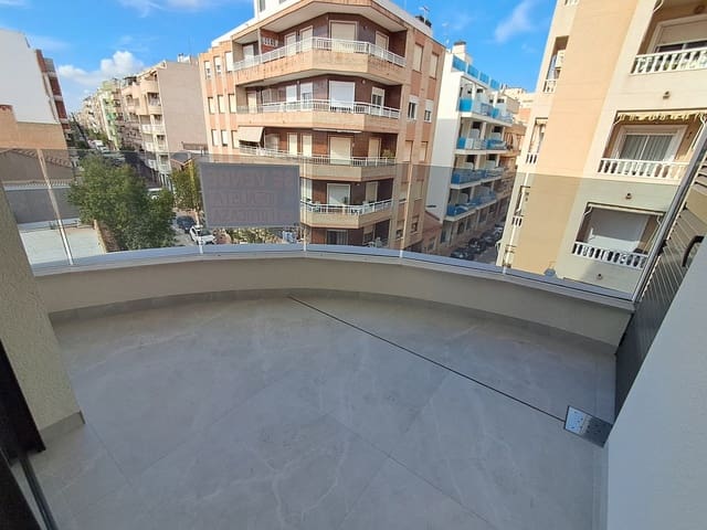 2 bedroom Apartment for sale in Las Piscinas Naturales, Torrevieja with pool - € 300,000 (Ref: 9416171)