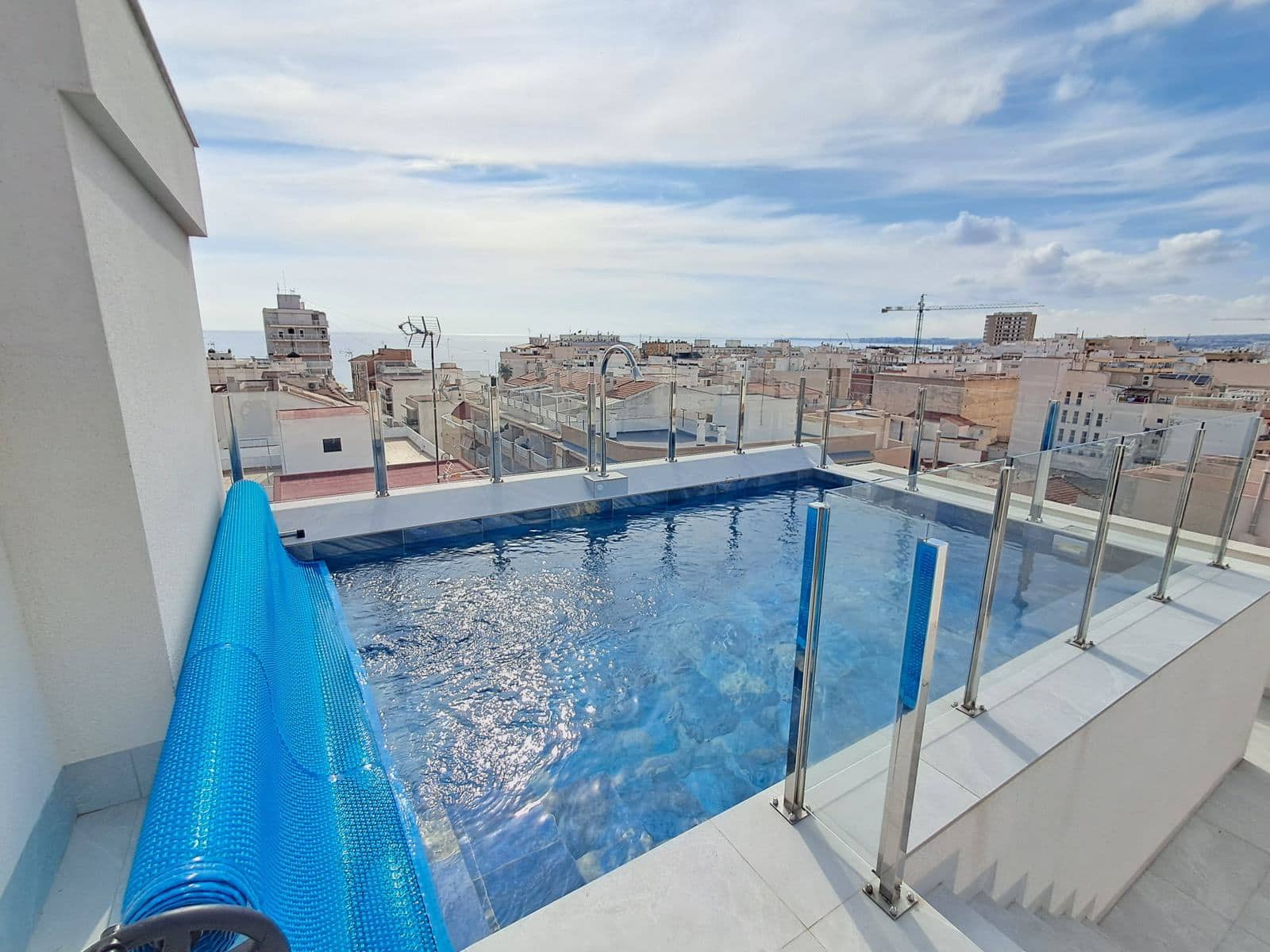 2 bedroom Apartment for sale in Torrevieja with pool - € 300,000 (Ref: 9416171)