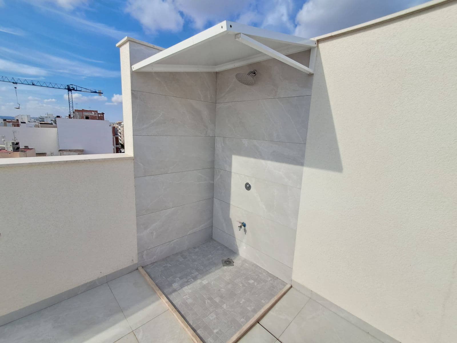 2 bedroom Apartment for sale in Torrevieja with pool - € 300,000 (Ref: 9416171)