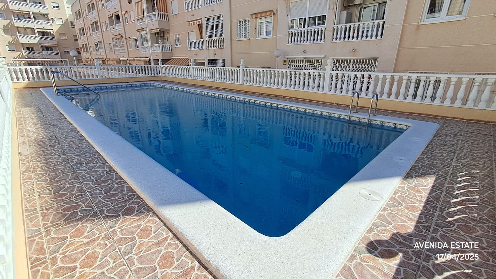 2 soveværelse Lejlighed til salg i Torrevieja med swimmingpool garage - € 136.000 (Ref: 9417369)