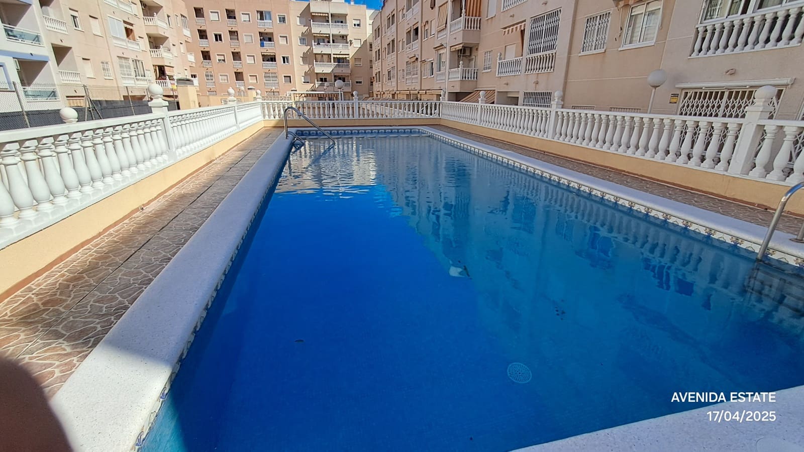 2 soveværelse Lejlighed til salg i Torrevieja med swimmingpool garage - € 136.000 (Ref: 9417369)