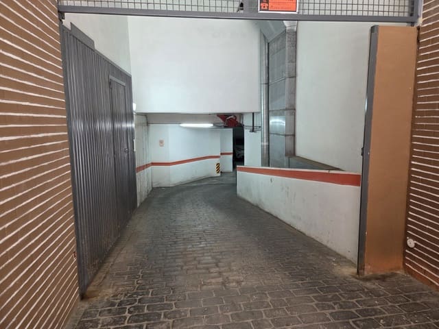 Garage till salu i Avenida Habaneras - Curva de Palangre, Torrevieja - 10 500 € (Ref: 9420072)