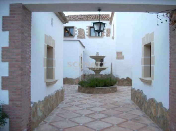 9 soveværelse Finca/Landehus til salg i Bocairent med garage - € 2.300.000 (Ref: 3126715)