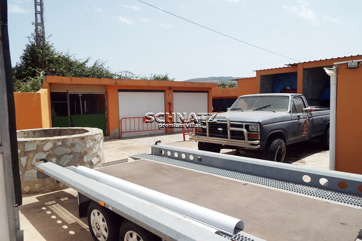 Commercial for sale in Ondara with garage - € 580,000 (Ref: 3126718)