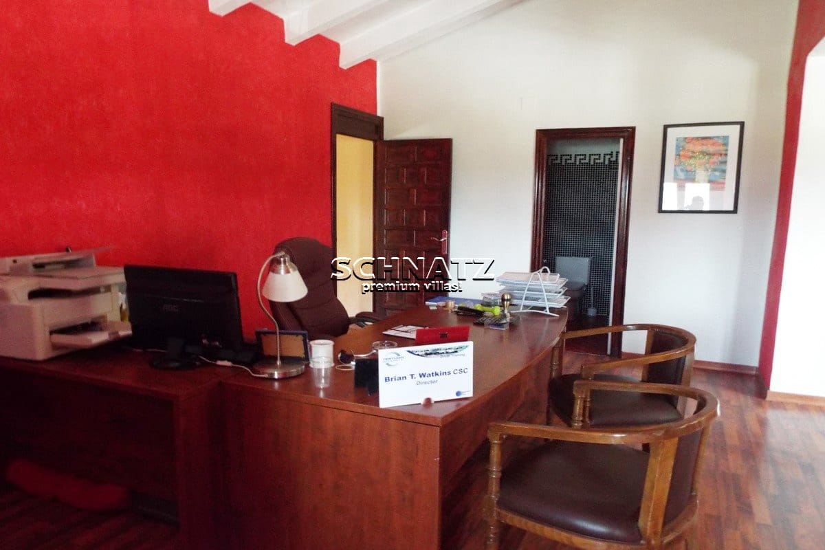 Commercial for sale in Ondara with garage - € 580,000 (Ref: 3126718)