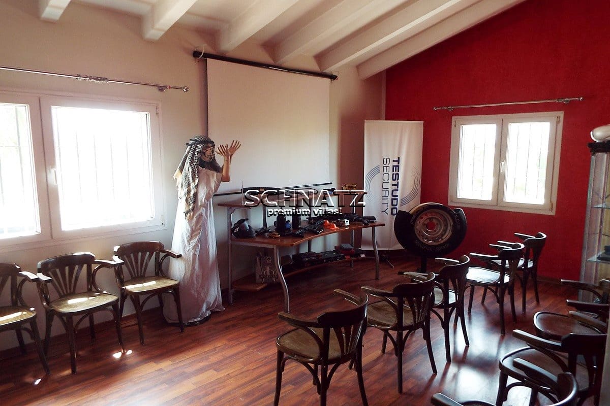 Commercial for sale in Ondara with garage - € 580,000 (Ref: 3126718)