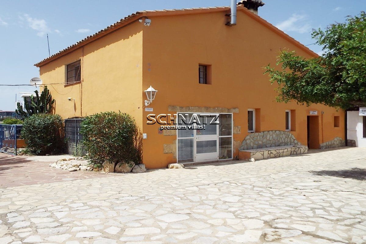 Commercial for sale in Ondara with garage - € 580,000 (Ref: 3126718)