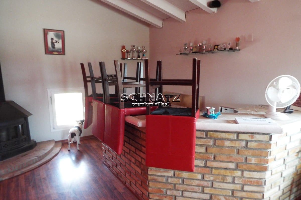 Commercial for sale in Ondara with garage - € 580,000 (Ref: 3126718)