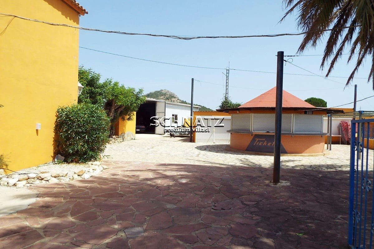 Commercial for sale in Ondara with garage - € 580,000 (Ref: 3126718)