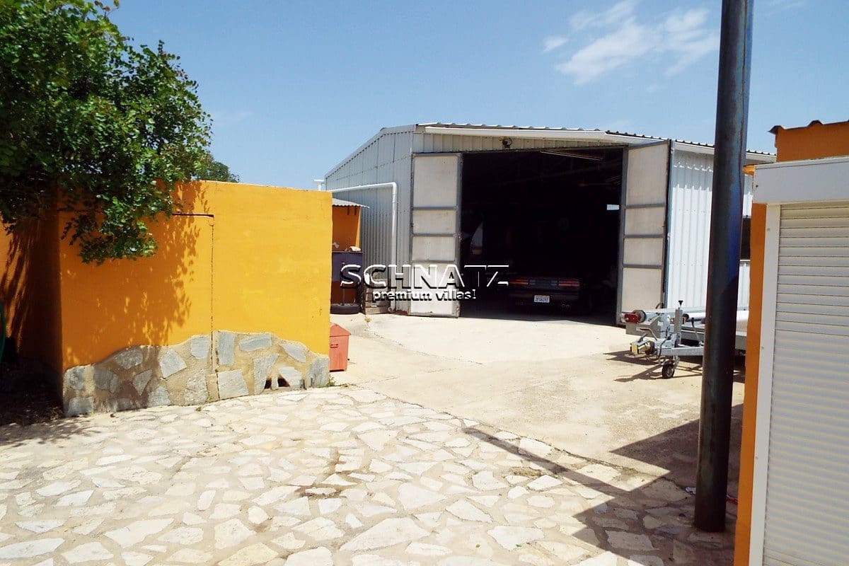 Commercial for sale in Ondara with garage - € 580,000 (Ref: 3126718)