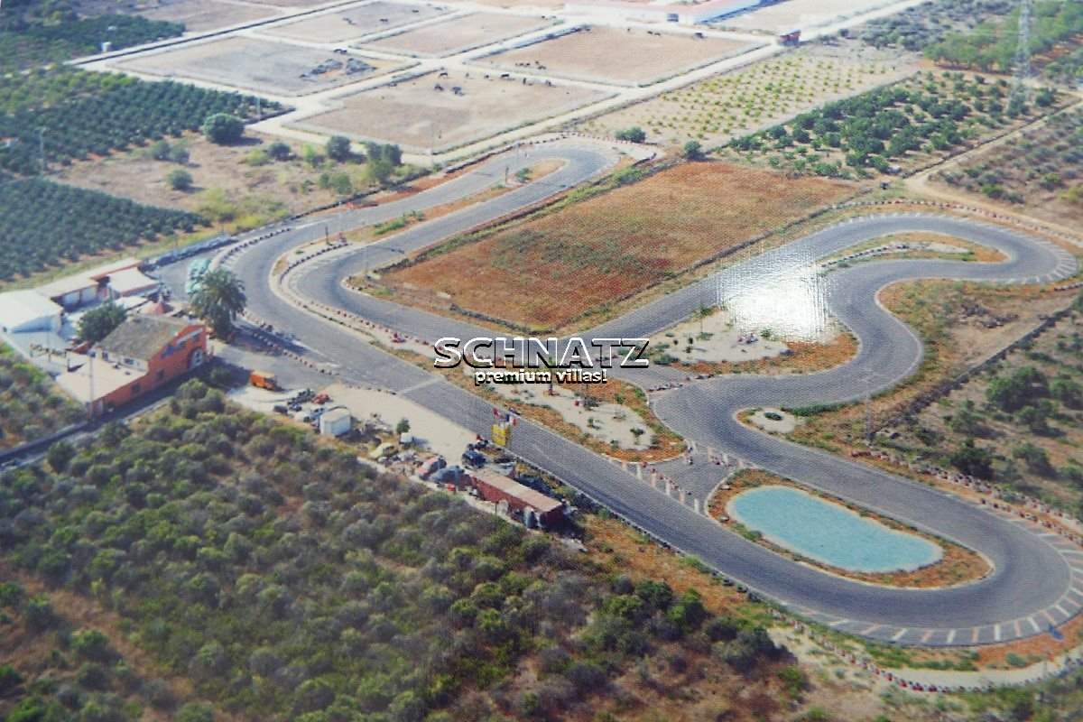 Commercial for sale in Ondara with garage - € 580,000 (Ref: 3126718)