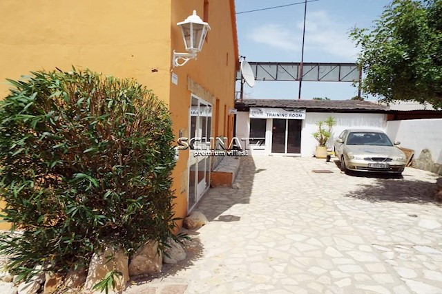 Commercial for sale in Ondara with garage - € 580,000 (Ref: 3126718)