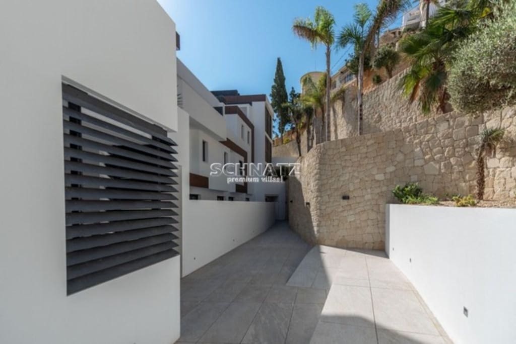 3 bedroom Apartment for sale in Benidorm with pool garage - € 1,650,000 (Ref: 7689375)