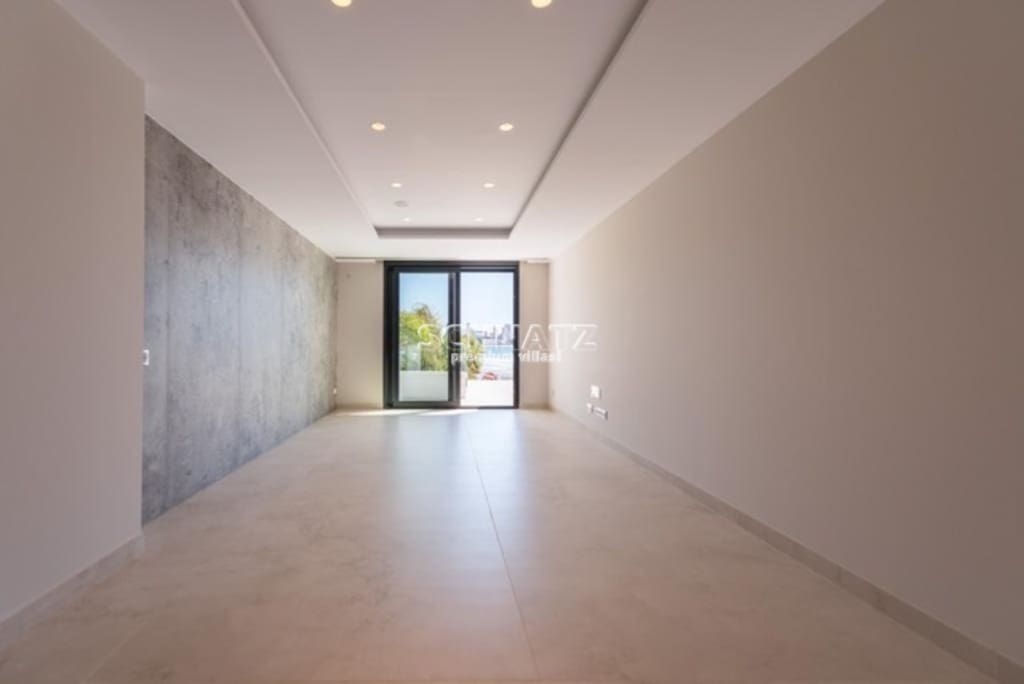 3 bedroom Apartment for sale in Benidorm with pool garage - € 1,650,000 (Ref: 7689375)