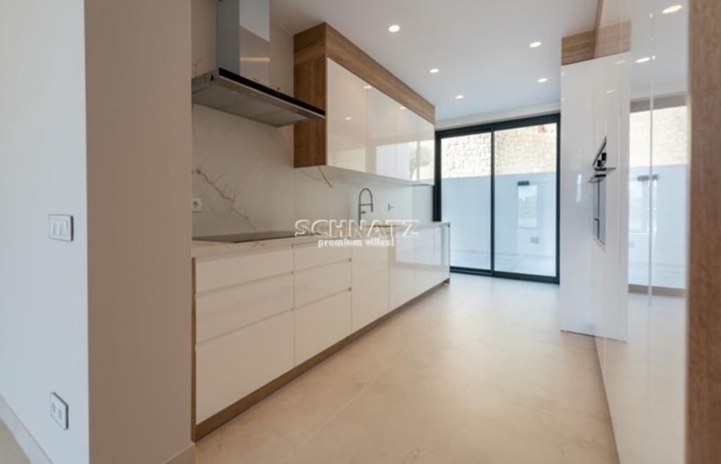 3 bedroom Apartment for sale in Benidorm with pool garage - € 1,650,000 (Ref: 7689375)