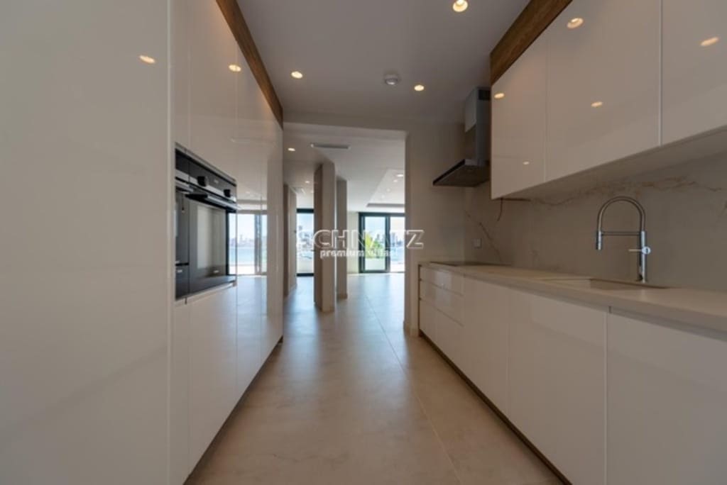 3 bedroom Apartment for sale in Benidorm with pool garage - € 1,650,000 (Ref: 7689375)