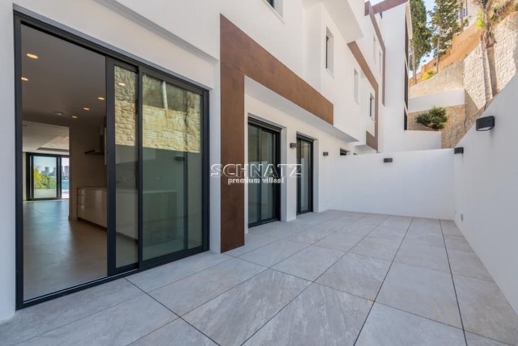 3 bedroom Apartment for sale in Benidorm with pool garage - € 1,650,000 (Ref: 7689375)