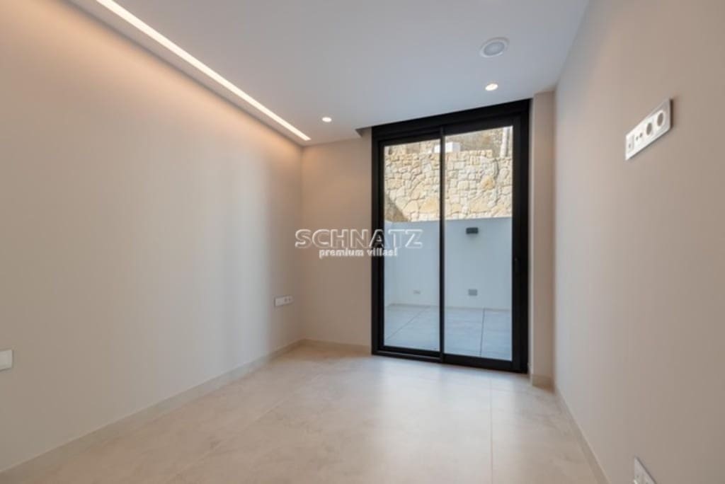 3 bedroom Apartment for sale in Benidorm with pool garage - € 1,650,000 (Ref: 7689375)