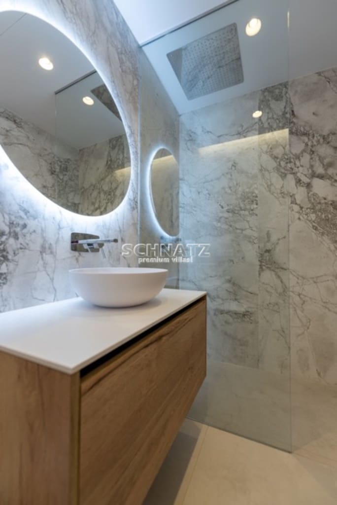 3 bedroom Apartment for sale in Benidorm with pool garage - € 1,650,000 (Ref: 7689375)