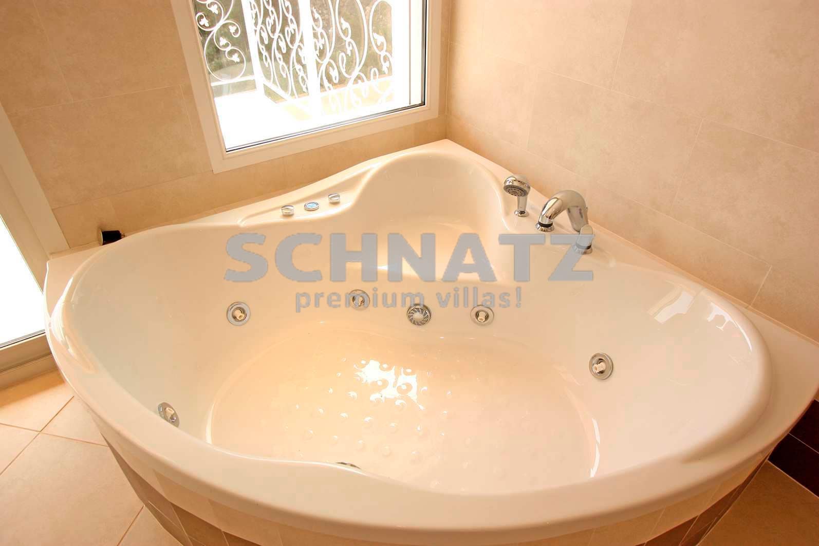 3 bedroom Villa for sale in Calpe / Calp with garage - € 795,000 (Ref: 8562141)