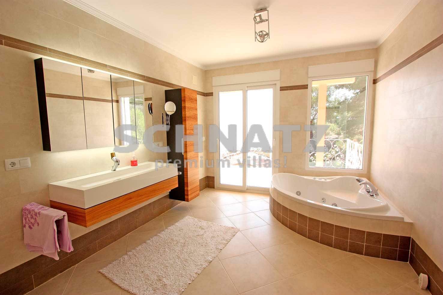 3 bedroom Villa for sale in Calpe / Calp with garage - € 795,000 (Ref: 8562141)