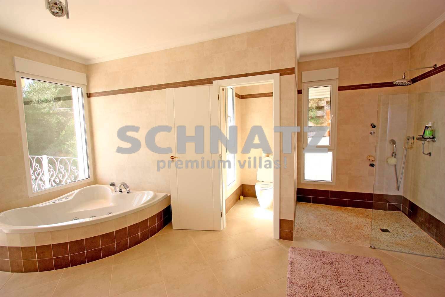 3 bedroom Villa for sale in Calpe / Calp with garage - € 795,000 (Ref: 8562141)