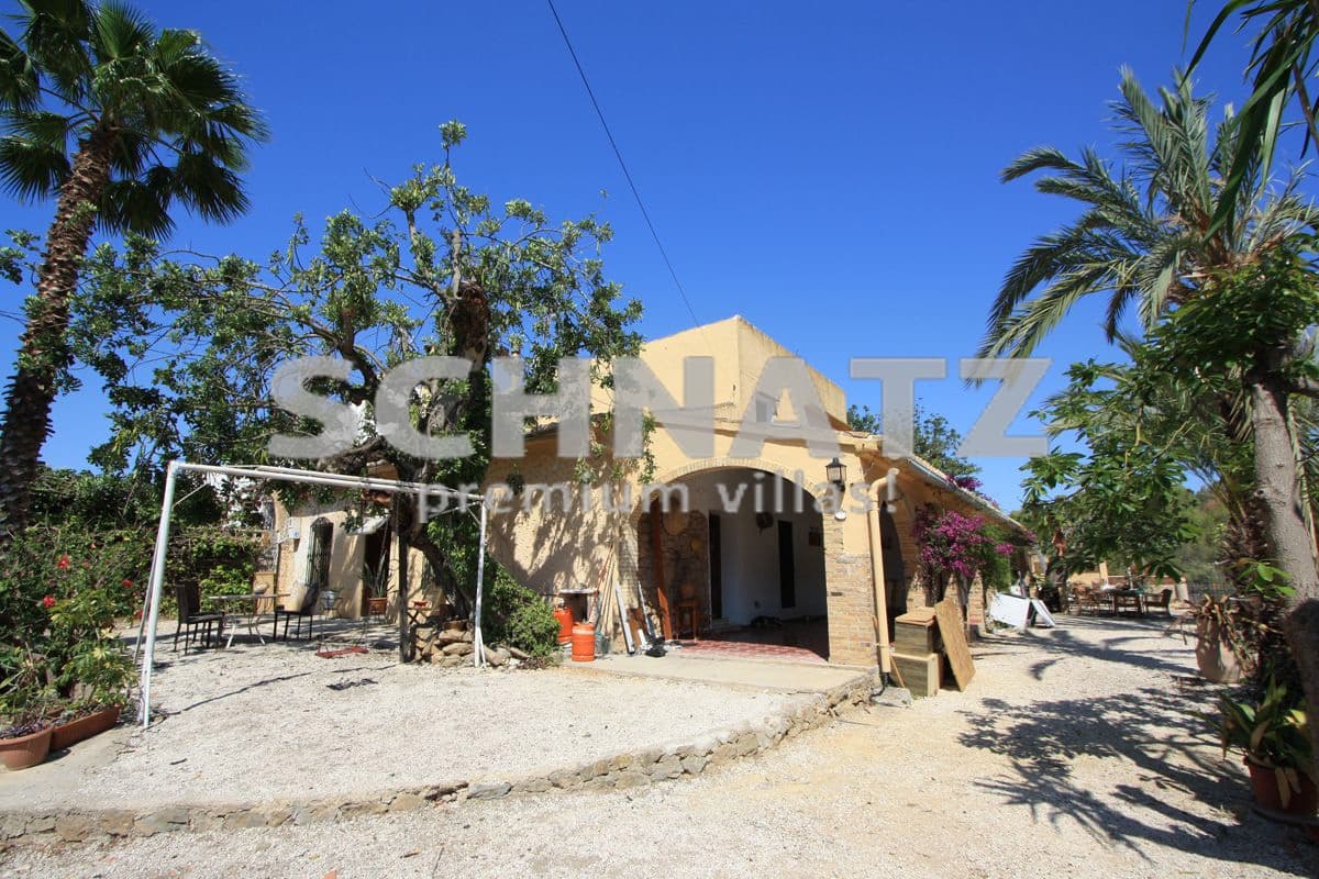 4 soveværelse Villa til salg i La Sella med swimmingpool garage - € 635.000 (Ref: 8562153)