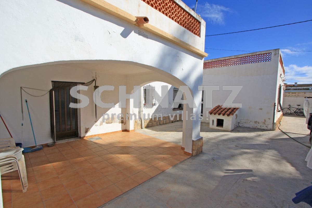 9 bedroom Villa for sale in Denia with pool garage - € 585,000 (Ref: 8562154)