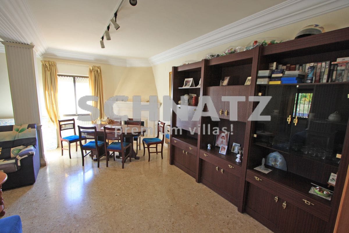 9 bedroom Villa for sale in Denia with pool garage - € 585,000 (Ref: 8562154)