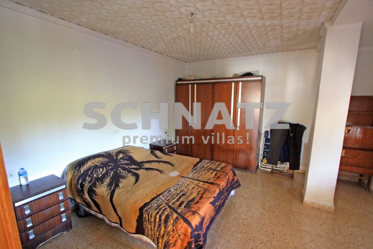 9 bedroom Villa for sale in Denia with pool garage - € 585,000 (Ref: 8562154)