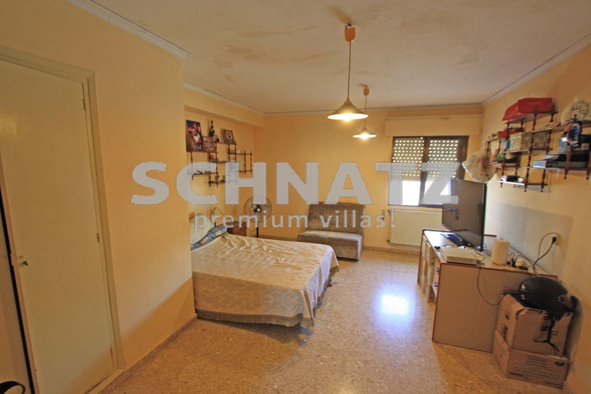 9 bedroom Villa for sale in Denia with pool garage - € 585,000 (Ref: 8562154)