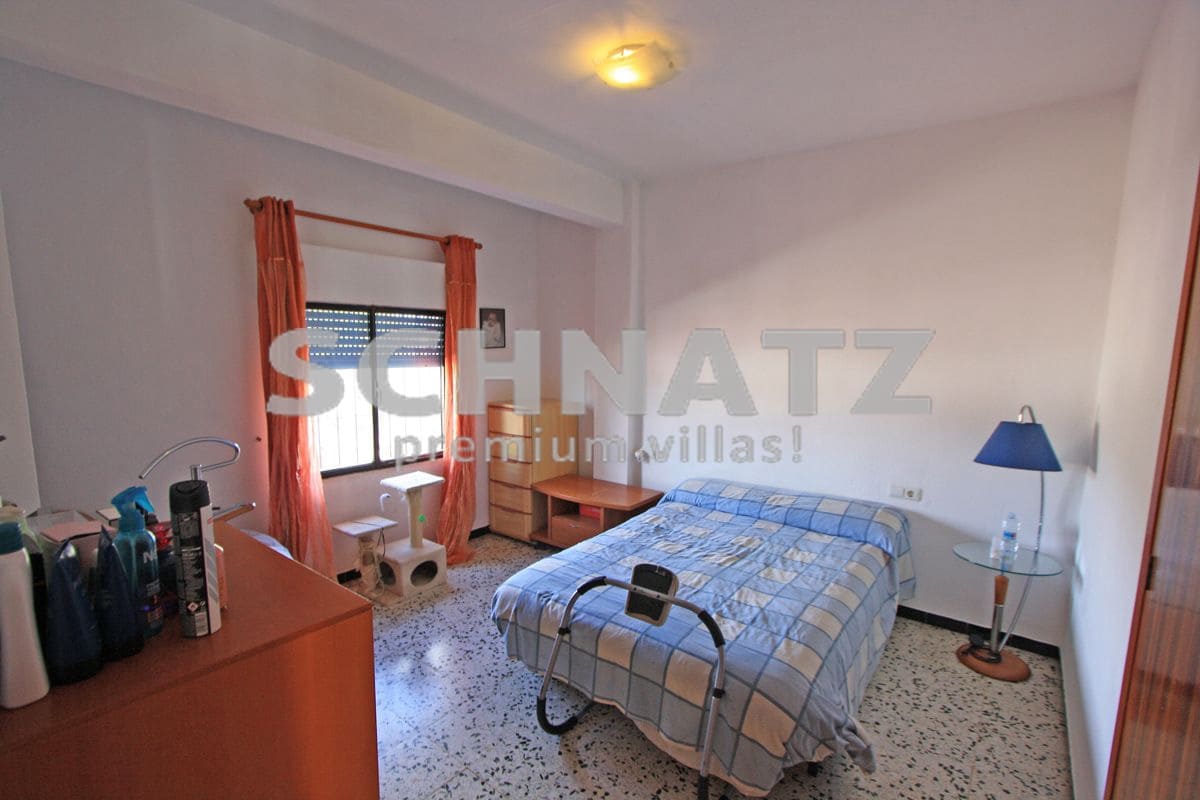 9 bedroom Villa for sale in Denia with pool garage - € 585,000 (Ref: 8562154)