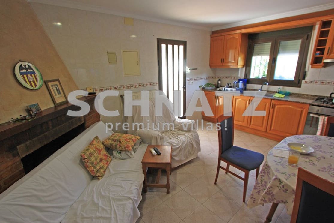 9 bedroom Villa for sale in Denia with pool garage - € 585,000 (Ref: 8562154)