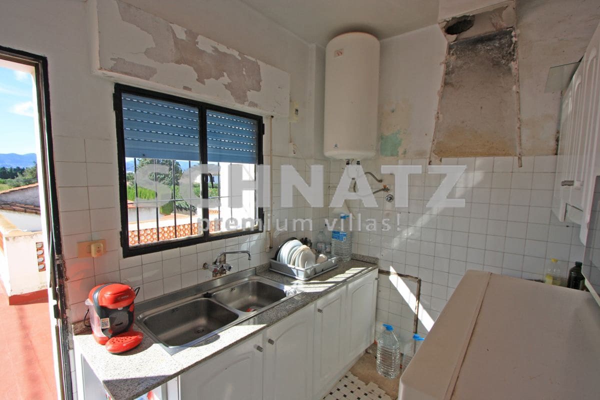 9 bedroom Villa for sale in Denia with pool garage - € 585,000 (Ref: 8562154)