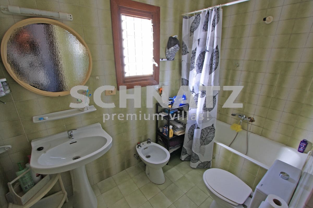 9 bedroom Villa for sale in Denia with pool garage - € 585,000 (Ref: 8562154)