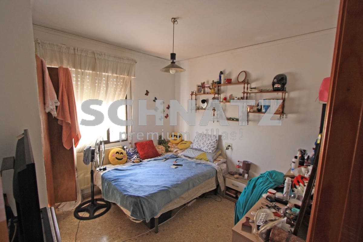 9 bedroom Villa for sale in Denia with pool garage - € 585,000 (Ref: 8562154)