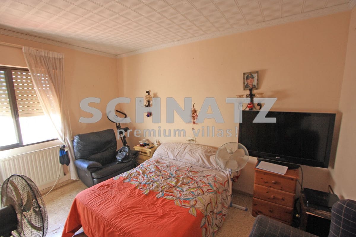 9 bedroom Villa for sale in Denia with pool garage - € 585,000 (Ref: 8562154)