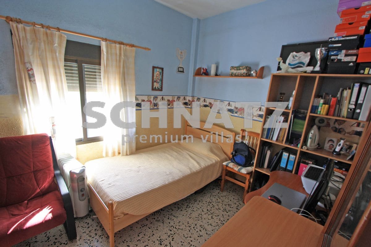 9 bedroom Villa for sale in Denia with pool garage - € 585,000 (Ref: 8562154)