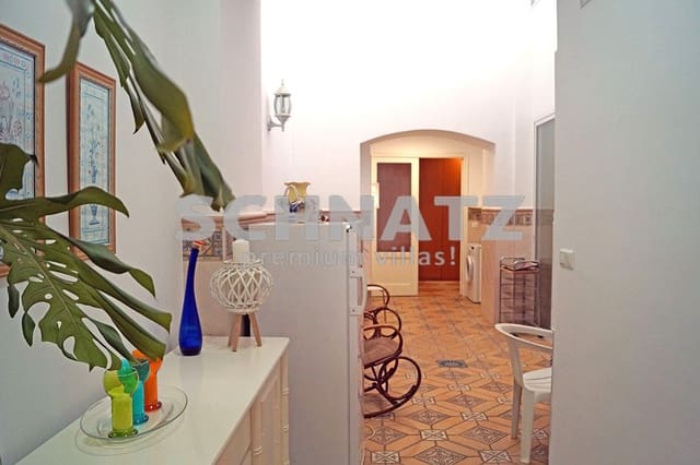 6 bedroom Townhouse for sale in Oliva - € 320,000 (Ref: 8562167)