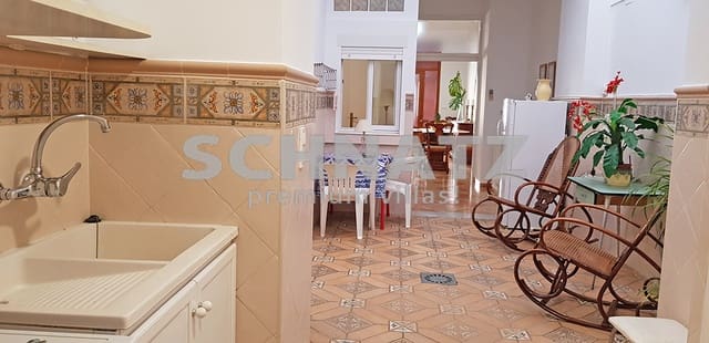 6 bedroom Townhouse for sale in Oliva - € 320,000 (Ref: 8562167)