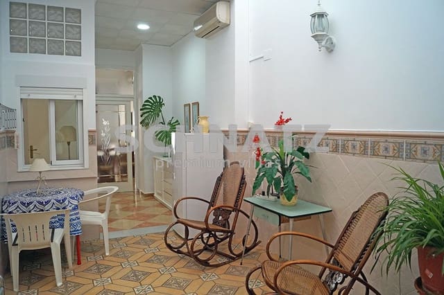 6 bedroom Townhouse for sale in Oliva - € 320,000 (Ref: 8562167)