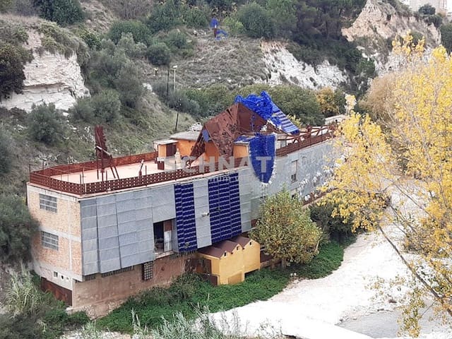 Commercial for sale in Ontinyent with garage - € 700,000 (Ref: 8562233)