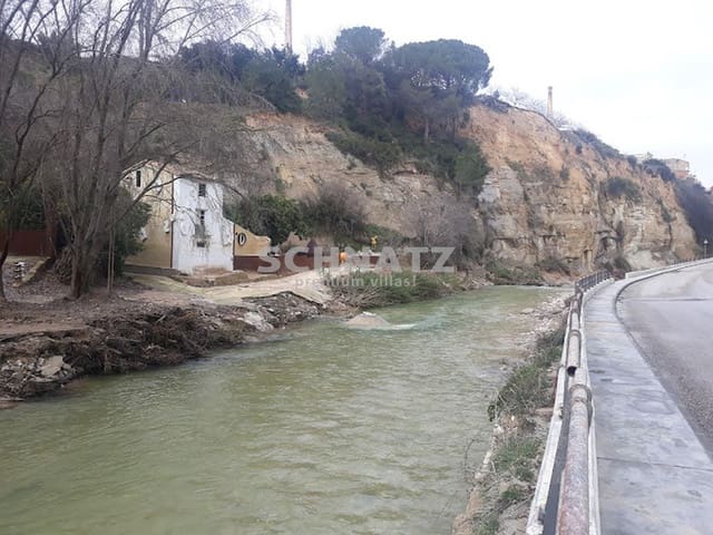 Commercial for sale in Ontinyent with garage - € 700,000 (Ref: 8562233)