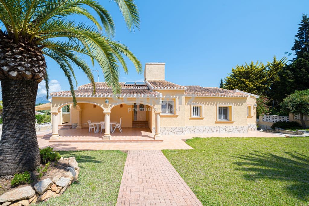 5 bedroom Villa for sale in Javea / Xabia with pool - € 695,000 (Ref: 8562251)