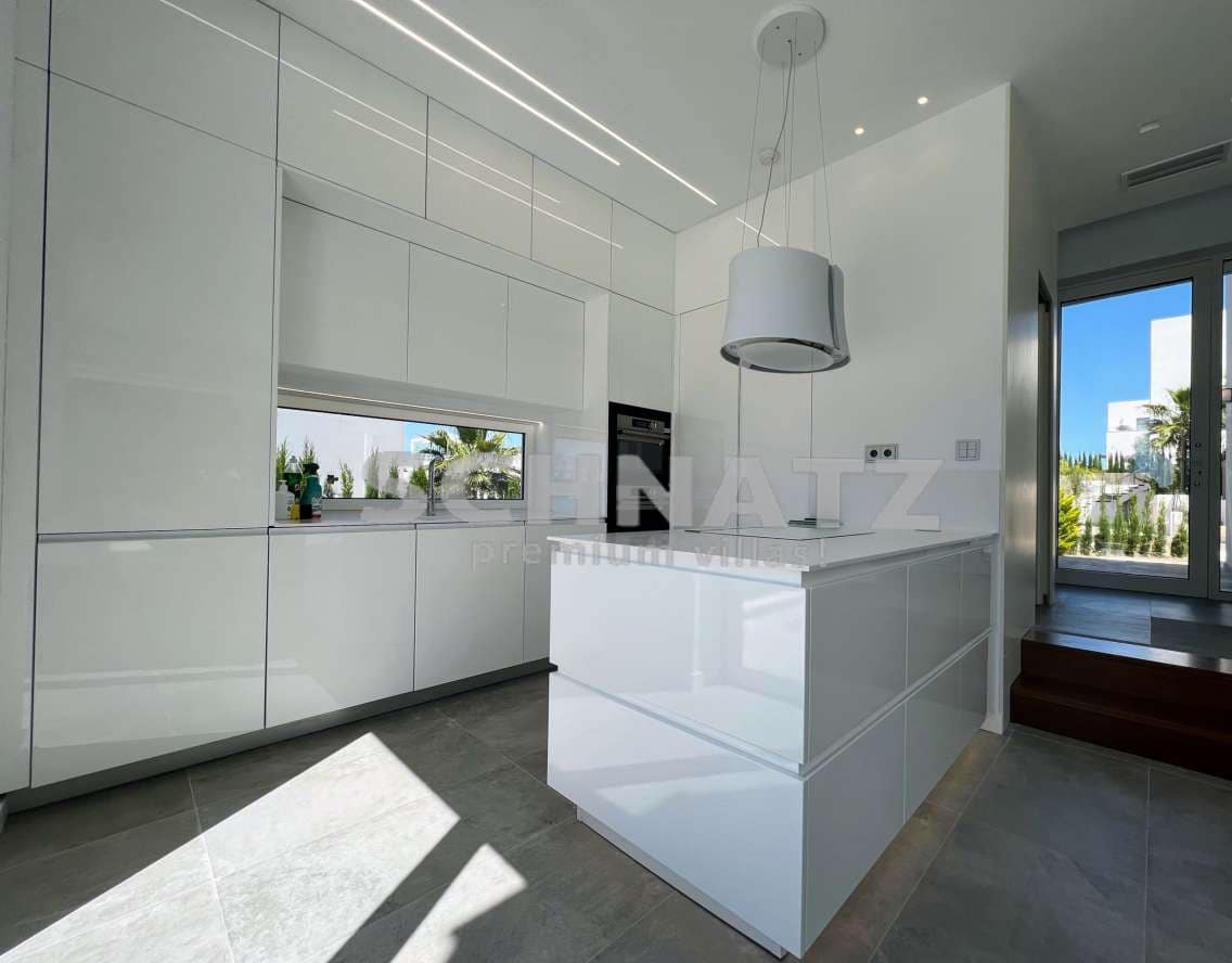 3 quarto Moradia para venda em Dehesa de Campoamor com piscina - 695 000 € (Ref: 8810800)