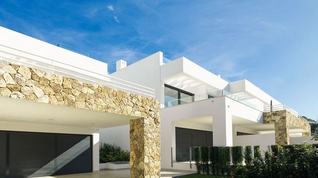 3 slaapkamer Rijtjeshuis te huur in Lomas De Marbella, Marbella met zwembad garage - € 4.900 (Ref: 6105973)