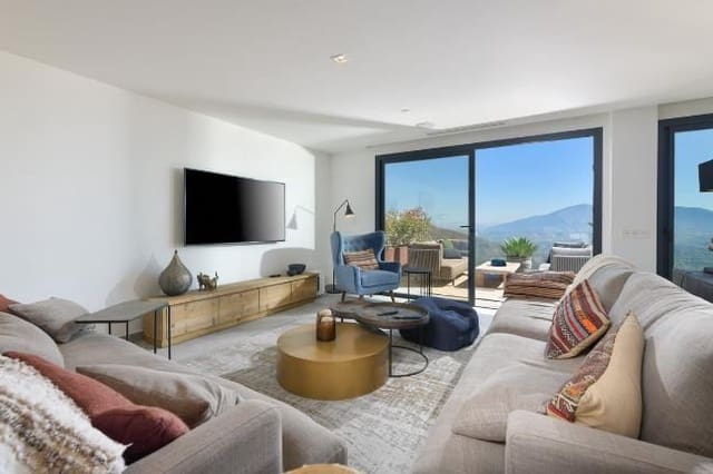 3 slaapkamer Rijtjeshuis te huur in El Rosario, Marbella - € 4.800 (Ref: 7470475)